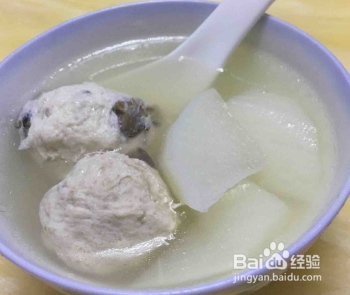 墨鱼萝卜丸子汤