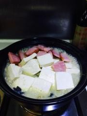 如何做出美味的个人河蚌火腿豆腐煲