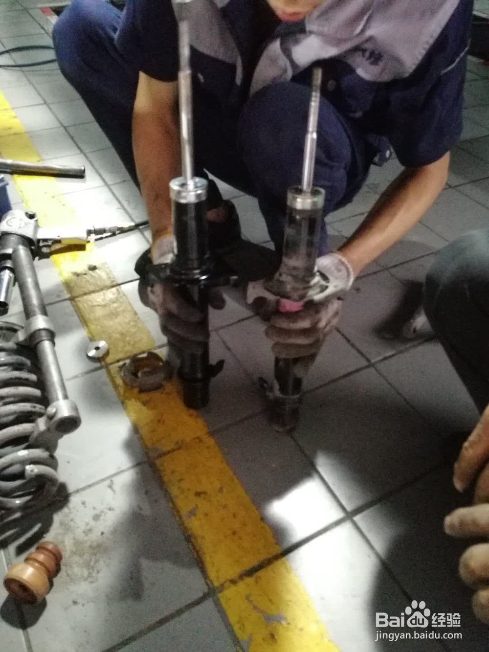雅阁车更换原装减震器全过程