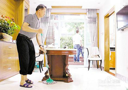 老年人在家的时候怎样预防跌倒？