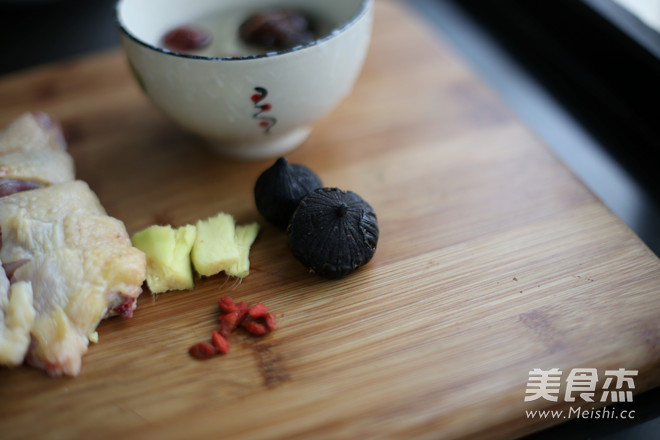 炖土鸡汤的做法