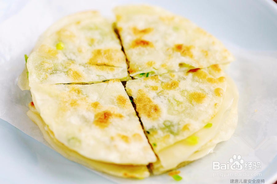 怎样用饺子皮做葱花油饼？