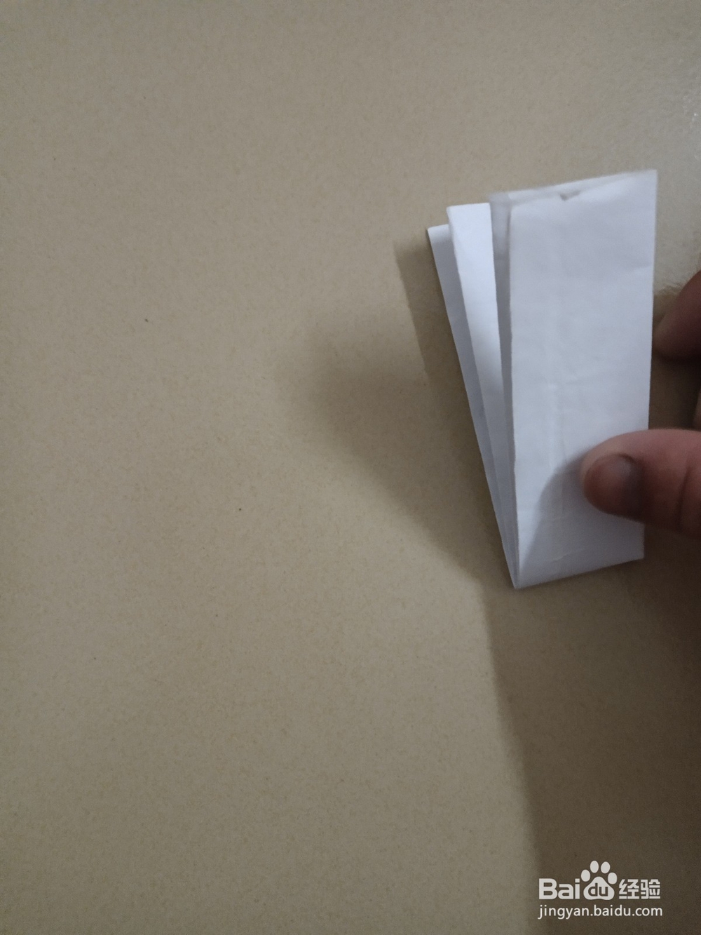 小时的玩具纸手枪