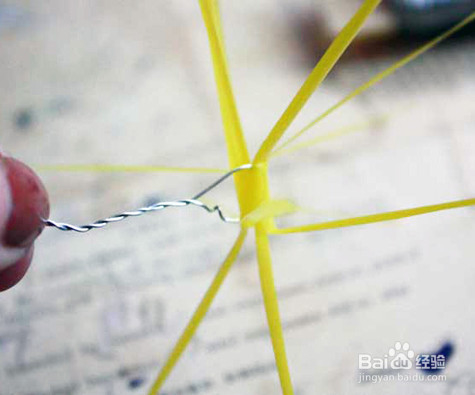 用吸管制作绚丽的家居点缀小摆设