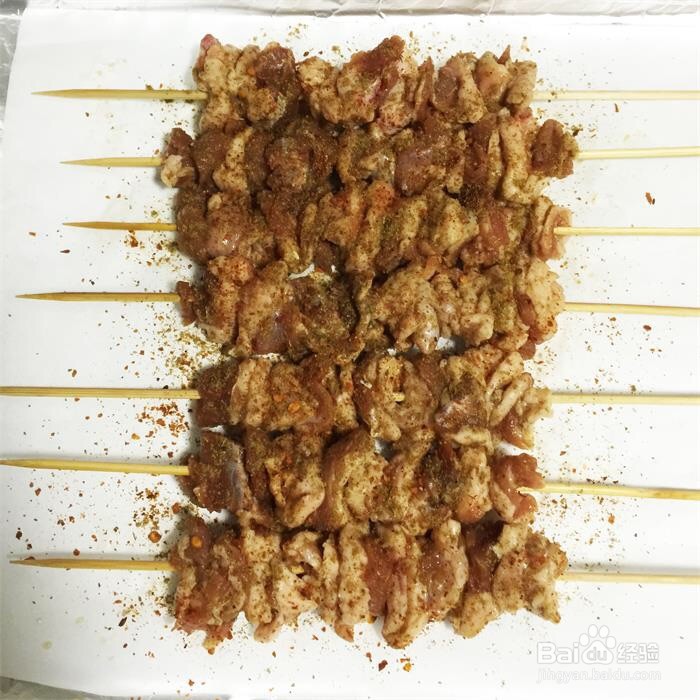 如何制作一份烤羊肉串？