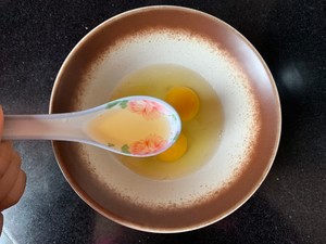 如何做青椒火腿鸡蛋蒸包？