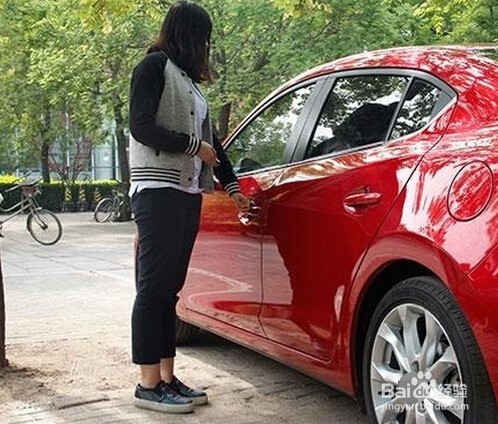 开轿车要注意哪些盲区？