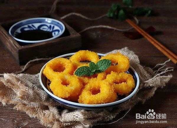 黄灿灿，外酥里嫩吃不够的炸鱿鱼圈