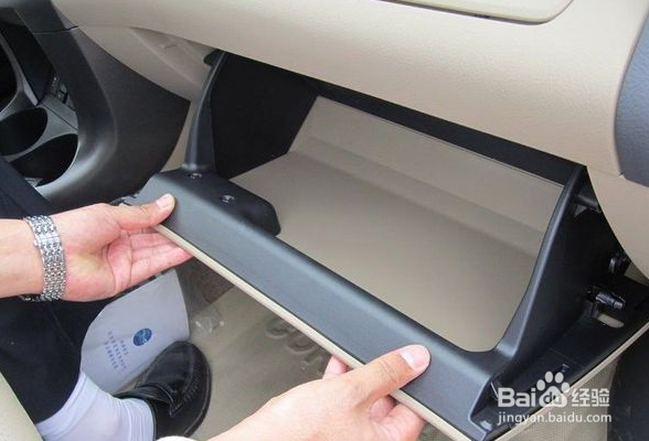丰田RAV4更换空调滤芯安装教程
