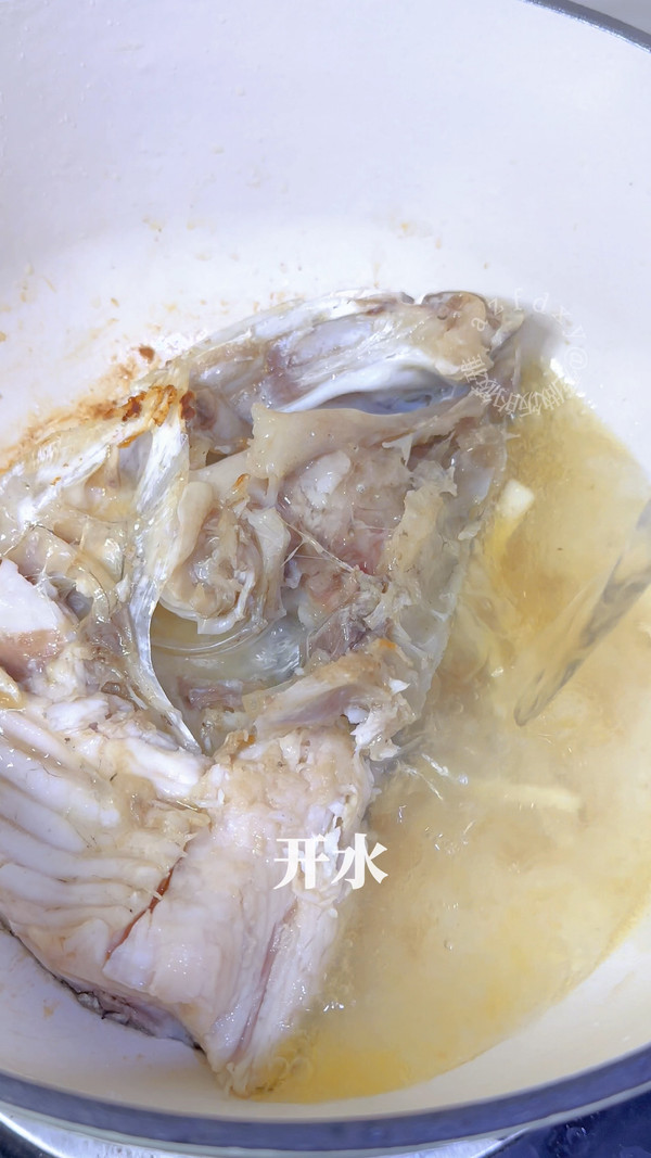 鱼头豆腐汤汤鲜味美