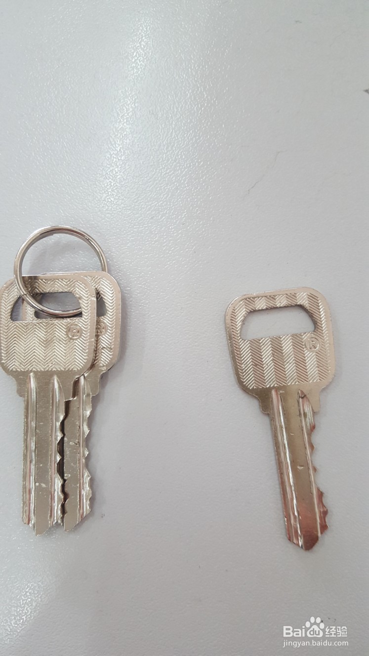 如何轻松不伤指甲从钥匙圈里取下钥匙