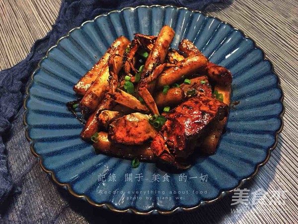 浓油赤酱的螃蟹炒年糕