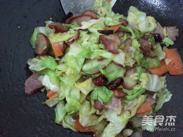 腊味包菜的做法