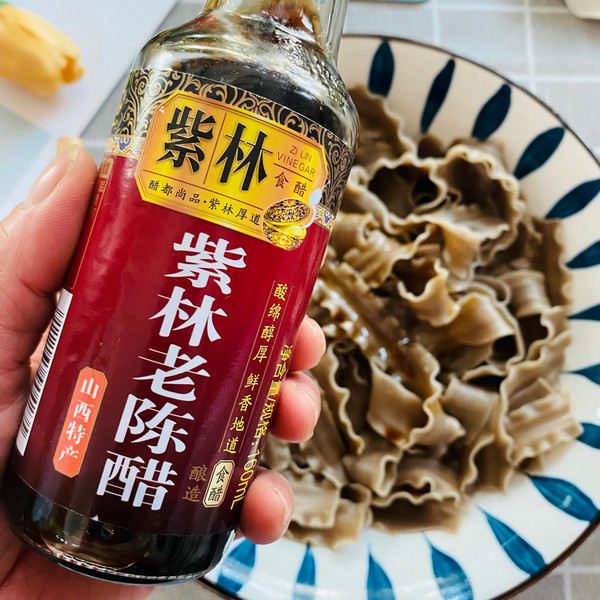 西红柿鸡蛋生菜卤牛肉煮荞麦刀削面