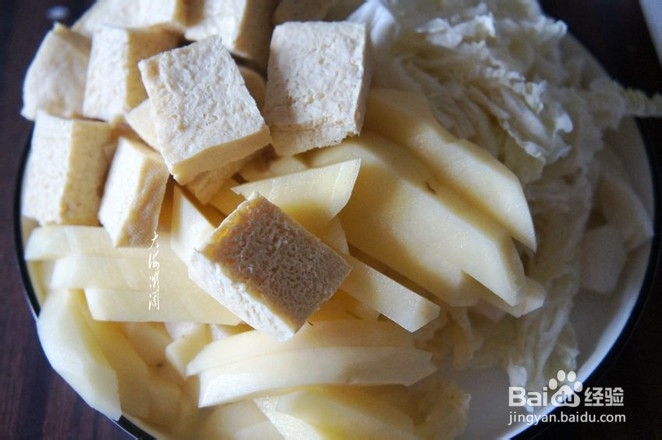 白菜炖冻豆腐