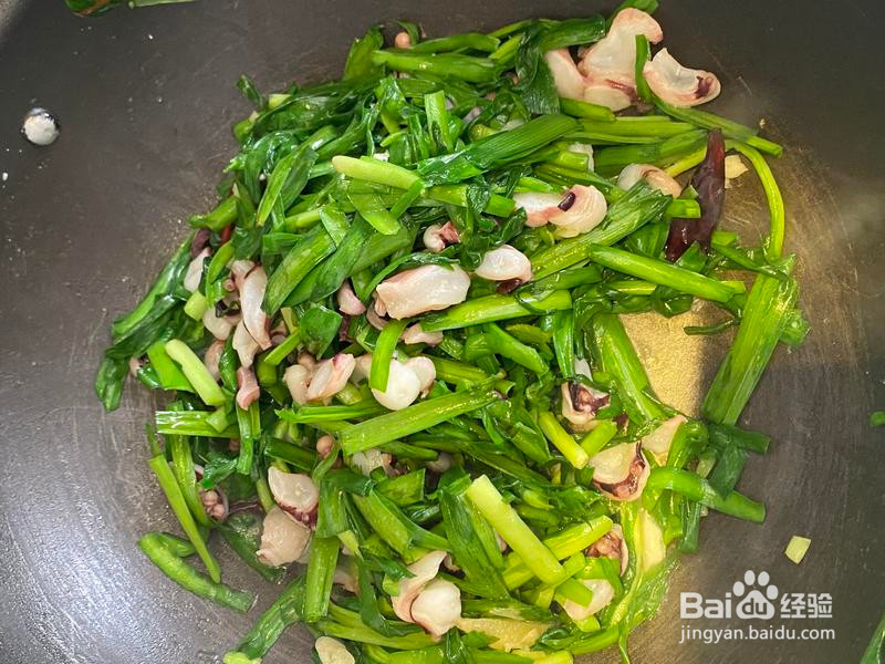 韭菜炒章鱼须 鲜美好吃的做法