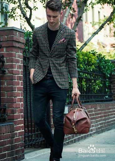 西服上衣口袋 放手帕方法