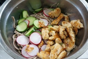 夏日清新鸡肉荞麦面怎么做详细教程图解~