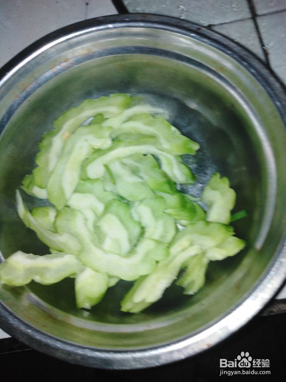 秋刀鱼炒菲菜的做法？