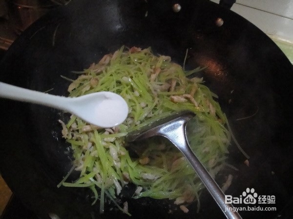 如何炒青笋肉丝？