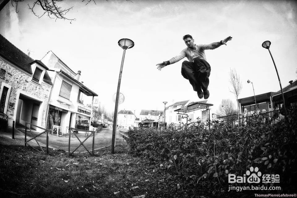 跑酷技巧：怎么才能练好滚翻|如何正确滚翻泄力