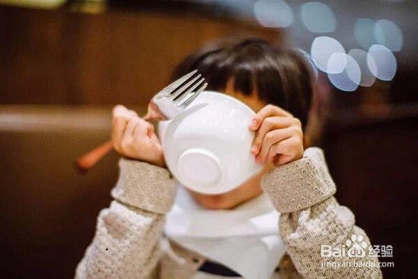 孩子在幼儿园不肯吃饭怎么办？