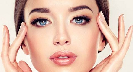 化妆卡粉浮粉的原因