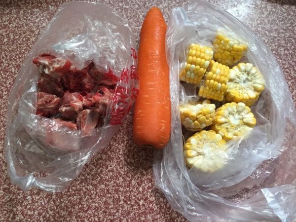 玉米萝卜炖排骨