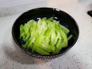 养生食补秒拌莴苣番茄青萝卜的做法