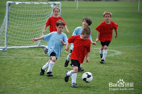 怎样帮助孩子在运动过程中预防伤害的发生呢?