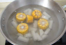 腊骨萝卜汤做法