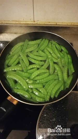 超脆爽的荷兰豆炒香肠