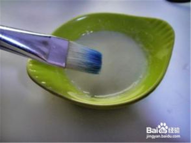 怎样自制草莓牛奶面膜？