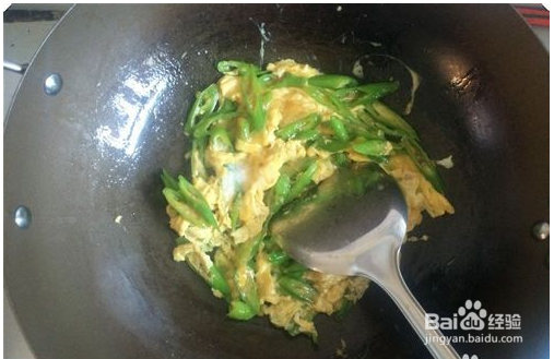 简单家常菜尖椒炒鸡蛋方法