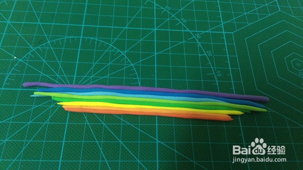 用粘土制作彩虹徽章