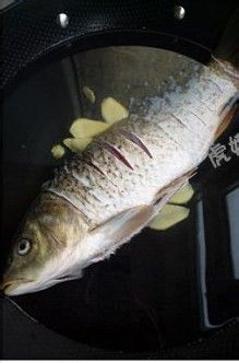 蒜爆鱼--3步搞定风靡徐州多年的蒜爆鱼