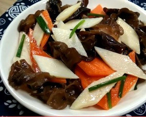山药炒木耳 的简单制作