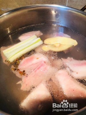 食补养生羊排胡萝卜汤的做法