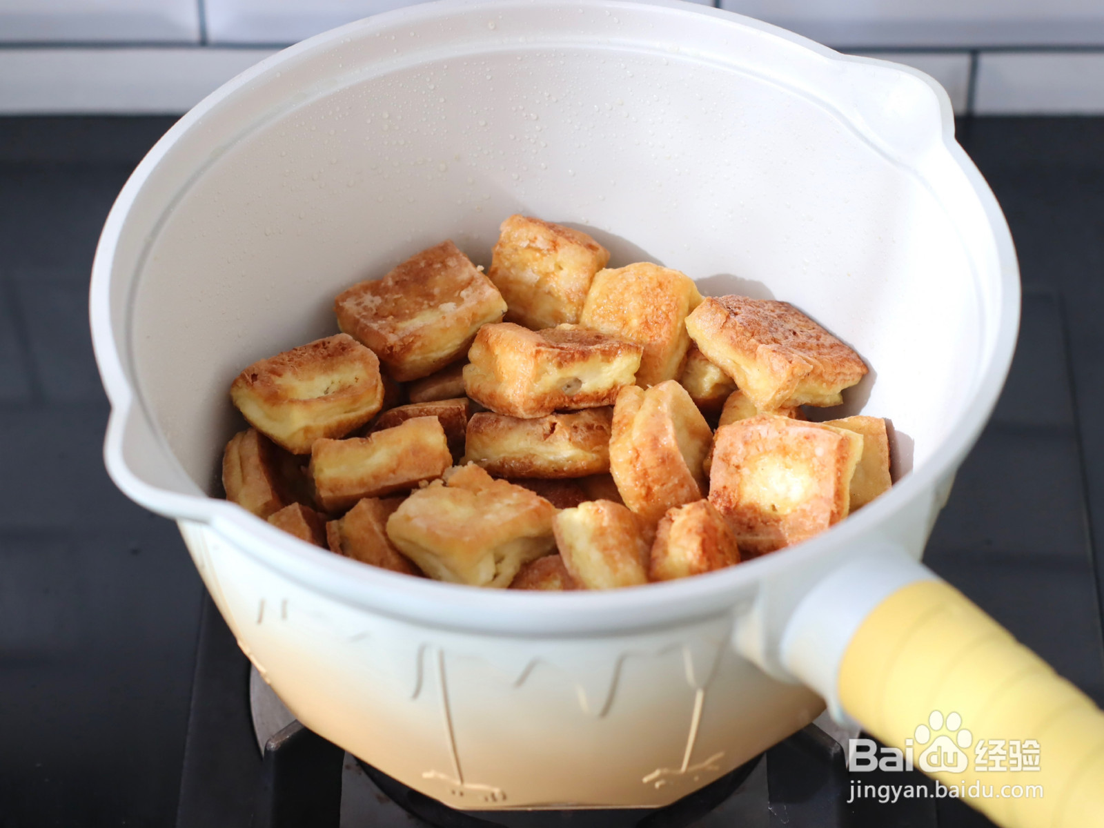 嫩滑鲜香的比目鱼豆腐煲的做法