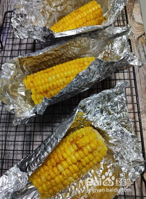 怎样做出美味的锡纸烤玉米步骤