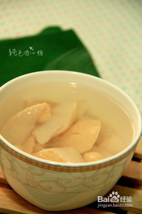 很适合冬季饮用的汤水----川贝银杏炖雪梨