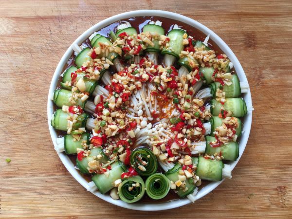 酸辣黄瓜金针菇卷