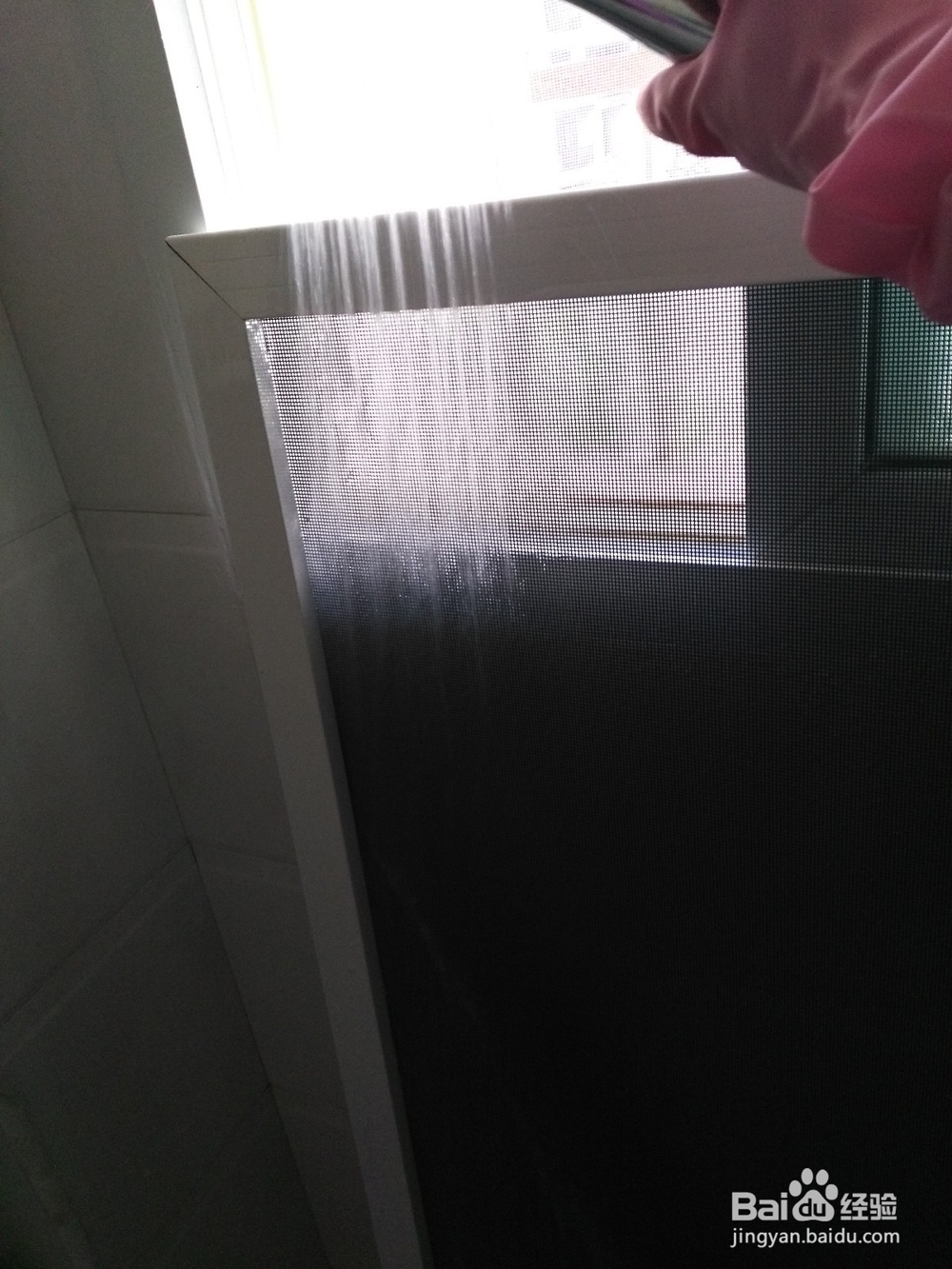 省时省力又省水的纱窗清洗方法