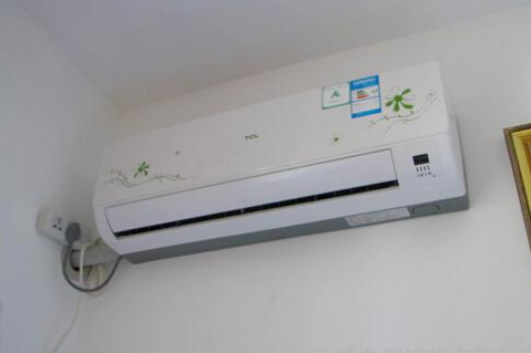 我大房间买了小空调,感觉不制冷怎么办