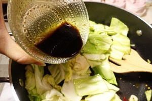 保健养生手撕包菜