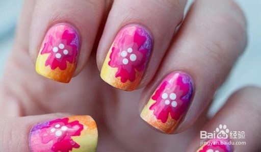 盛夏“心机”美甲 波普涂鸦风也该轮到你走红了