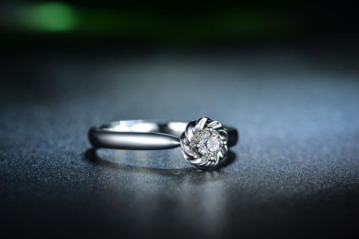 花戒和钻戒.素戒有什么区别