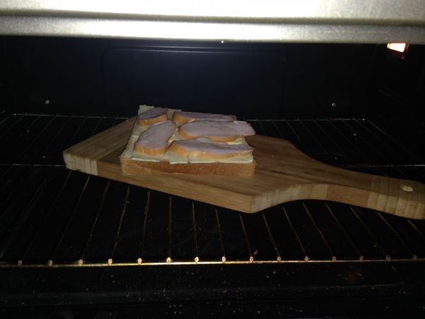 熏鸡肉沙拉吐司