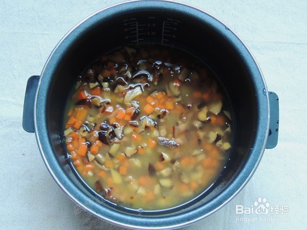 如何做美味的香菇腊肉焖饭