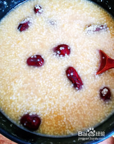 红枣小米粥的做法